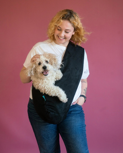 Daizy Cotton-Linen Crossbody Dog Sling in Black (for Dogs 14-20 lbs)