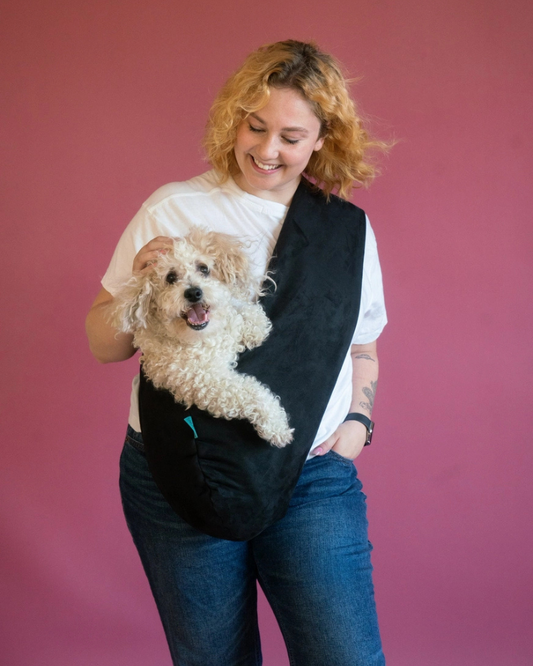 Daizy Cotton-Linen Crossbody Dog Sling in Black (for Dogs 14-20 lbs)